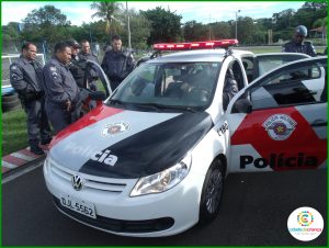 Policiais militares realizam aula prática de aperfeiçoamento de direção no Kartódromo Ayrton Senna