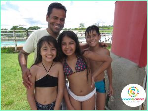 Irmãs que participaram da novela “Carinha de Anjo” do SBT curtem Parque Aquático