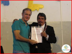 Prefeito Bugalho entrega a membros da Ordem DeMolay menção honrosa de hóspedes oficiais do município