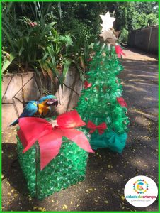 Para comemorar o Natal, animais do zoológico ganham presentes