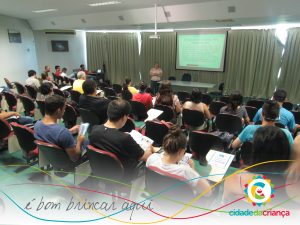 Colaboradores da Cidade da Criança participam de palestra alusiva ao Novembro Azul