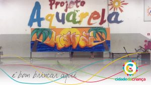 Projeto Aquarela realiza acampamento para jovens com palestras e baile do Havaí