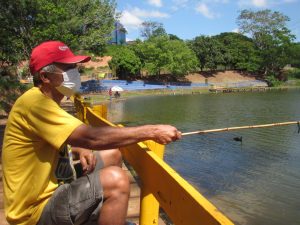 Cidade da Criança recebe acolhidos do SAPRU para dia de pescaria de tilápia